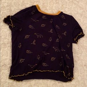 Blue cropped tee shirt